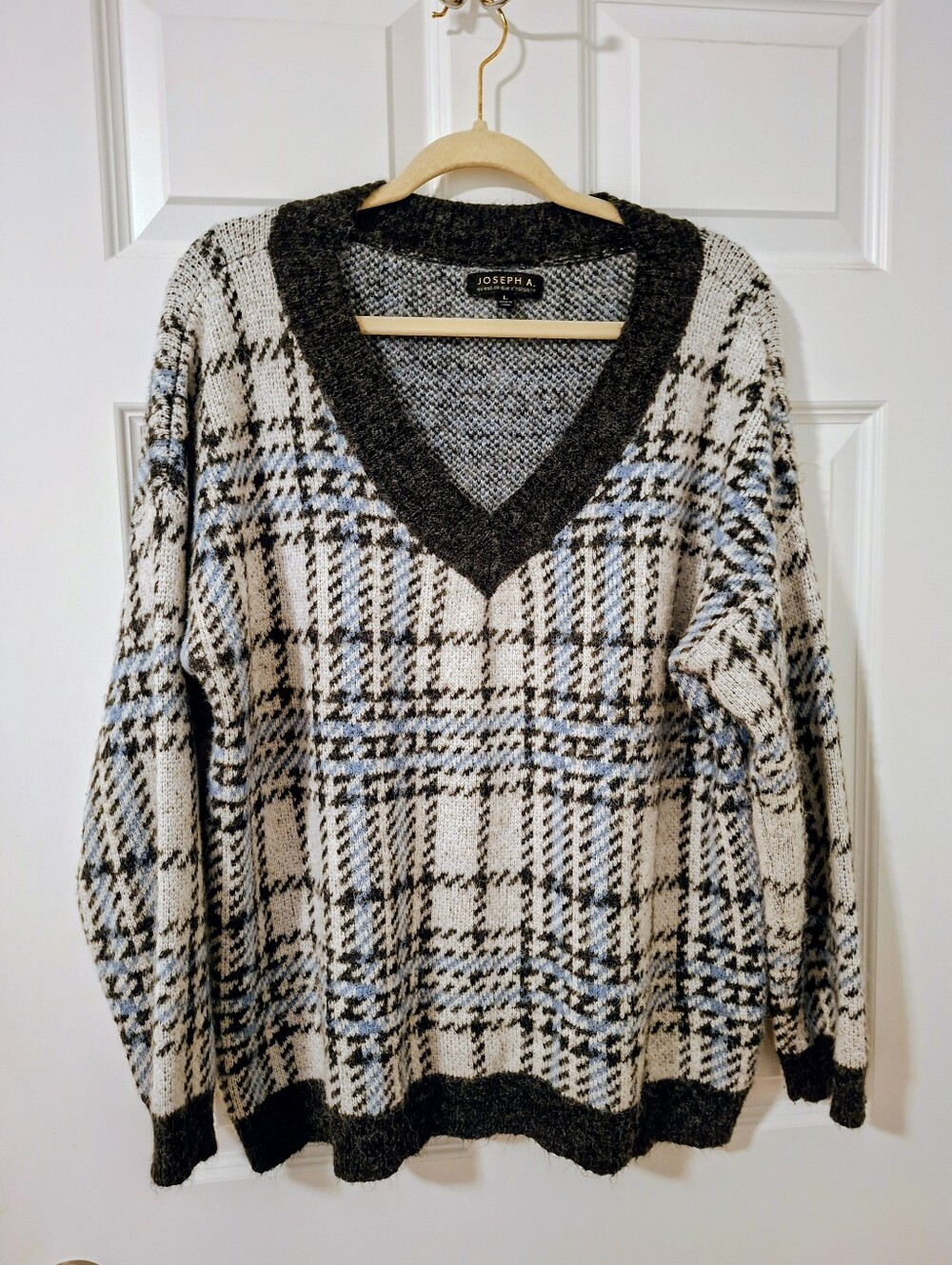 Joseph A. Women's Oversized V-Neck Plaid Knit Sweater, Size L